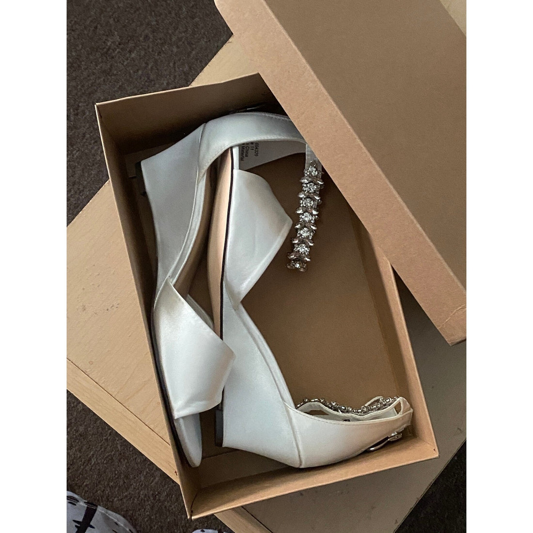 Journee Collection Connor White Wedge Sandals Size 11M with Rhinestones